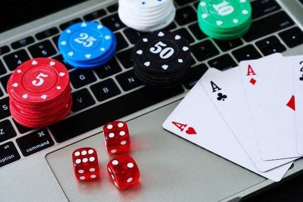 Đăng ký hoặc đăng nhập tài khoản người dùng để tham gia